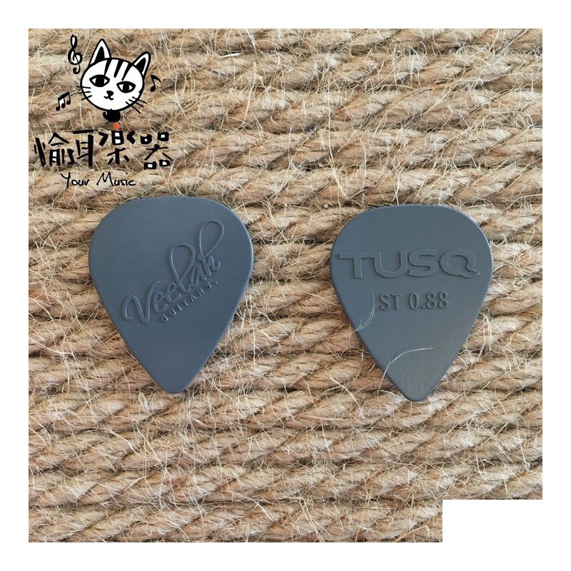 ♪ Your Music 愉耳樂器♪ veelah&amp;TSQU聯名匹克 鐵灰 PICK 吉他 烏克麗麗用 veelah&TSQU聯名匹克 鐵灰 PICK 吉他 烏克麗麗用 — 三峽烏克麗麗