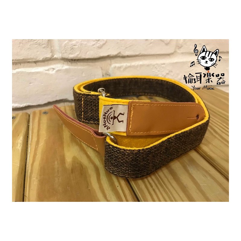 ♪ Your Music 愉耳樂器♪aNueNue 烏克麗麗 細鳥背帶 手工 麻布羊毛氈背帶 杏黃吉他 烏克麗麗 aNueNue 烏克麗麗 細鳥背帶 手工 麻布羊毛氈背帶 杏黃吉他 烏克麗麗 — 三峽烏克麗麗