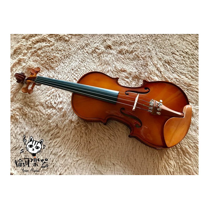 ♪ Your Music 愉耳樂器♪台灣製楓葉牌101 中階小提琴 附琴盒 雲衫面板 虎紋楓木 台灣製楓葉牌101 中階小提琴 附琴盒 雲衫面板 虎紋楓木 — 三峽弦樂器