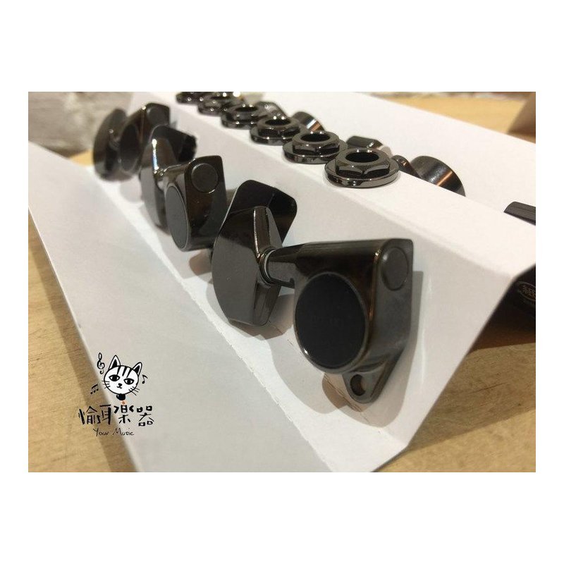 ♪ Your Music 愉耳樂器♪日本 Gotoh 吉他弦鈕 SG301 油壓型 3+3 正下方螺絲孔 黑色 1:18 日本 Gotoh 吉他弦鈕 SG301 油壓型 3+3 正下方螺絲孔 黑色 1:18 — 三峽配件 / 週邊