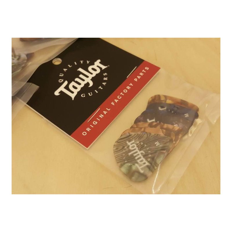 ♪ Your Music 愉耳樂器♪ 原廠 TAYLOR 彈片 匹克 PICK 10片裝 原廠 TAYLOR 彈片 匹克 PICK 10片裝 — 三峽配件 / 週邊