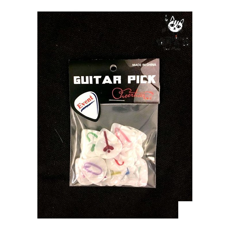 ♪ Your Music 愉耳樂器♪ 字母造型吉他彈片 匹克 撥片 彈片 pick 吉他 0.88mm (1包26片) 字母造型吉他彈片 匹克 撥片 彈片 pick 吉他 0.88mm (1包26片) — 三峽吉他 / Bass